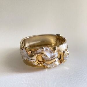 Vtg RAISED SCROLL Gold Tone White Accent Hinged Chunky Bangle Bracelet Jewelry
